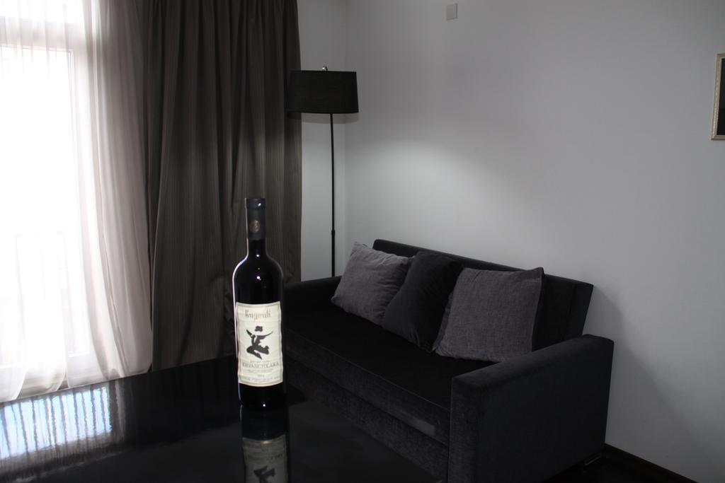 Black-White Rooms Батумі Екстер'єр фото