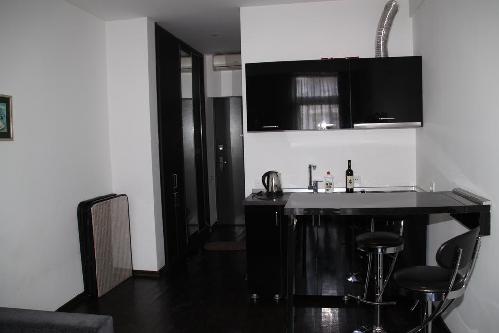Black-White Rooms Батумі Екстер'єр фото