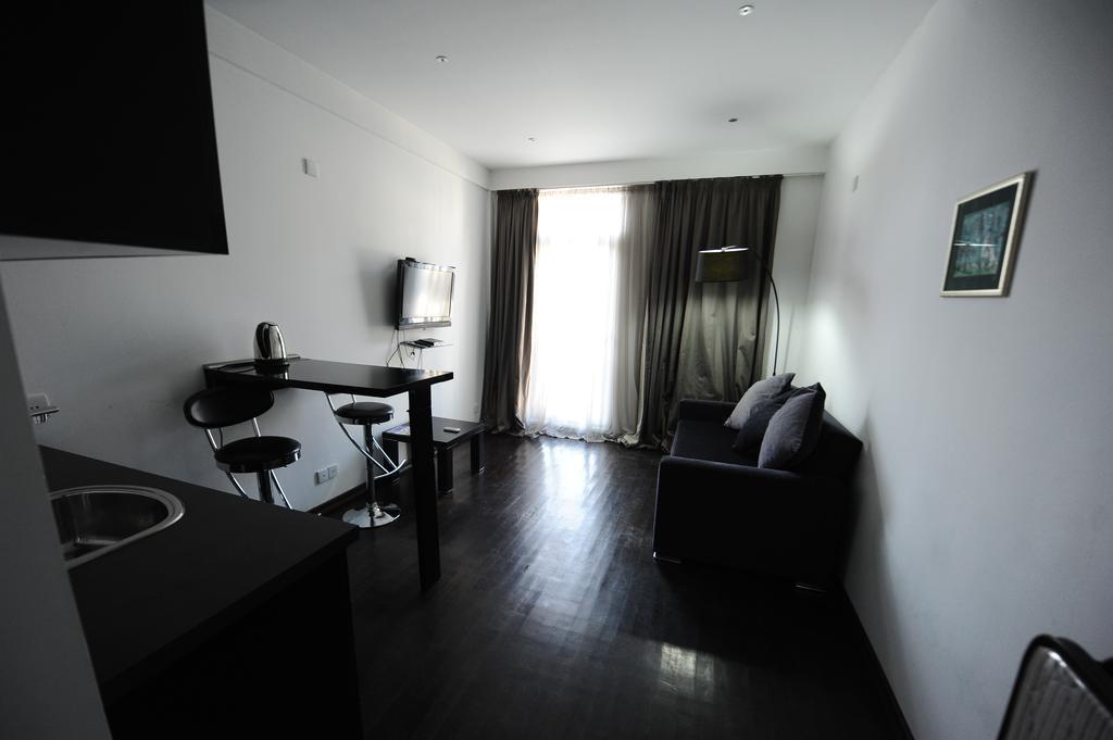 Black-White Rooms Батумі Екстер'єр фото